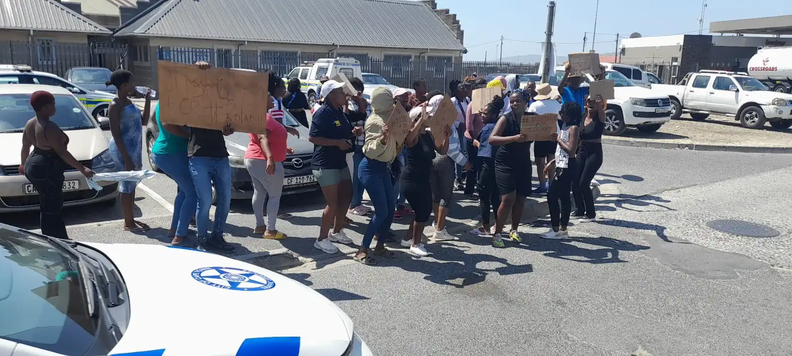 A group of people went to the police station to demand justice for Zolani who was allegedly stabbed by three girls. 