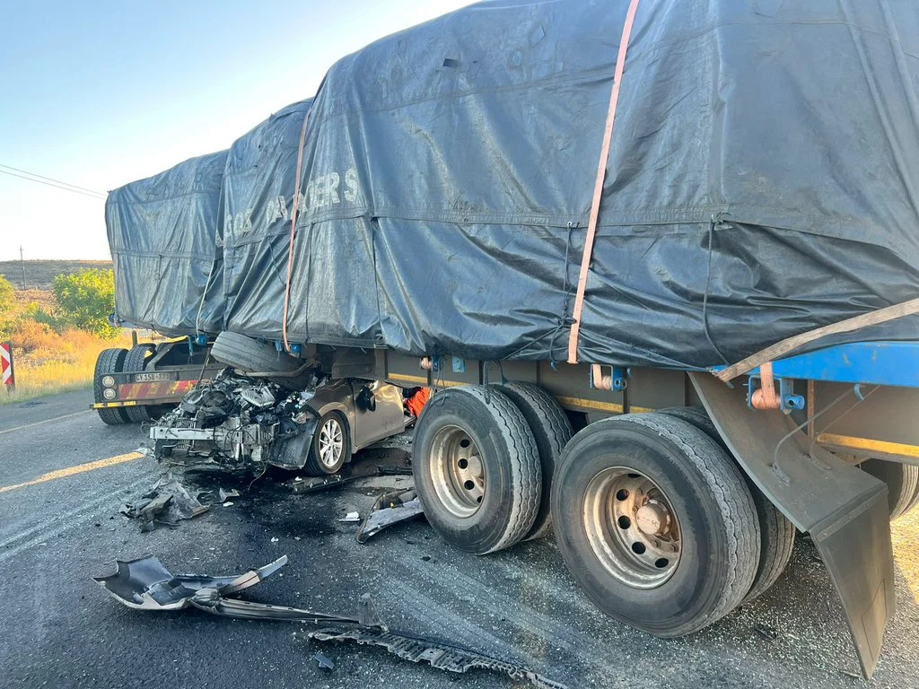 The vehicle drove and was trapped under the truck, killing five occupants on the scene.