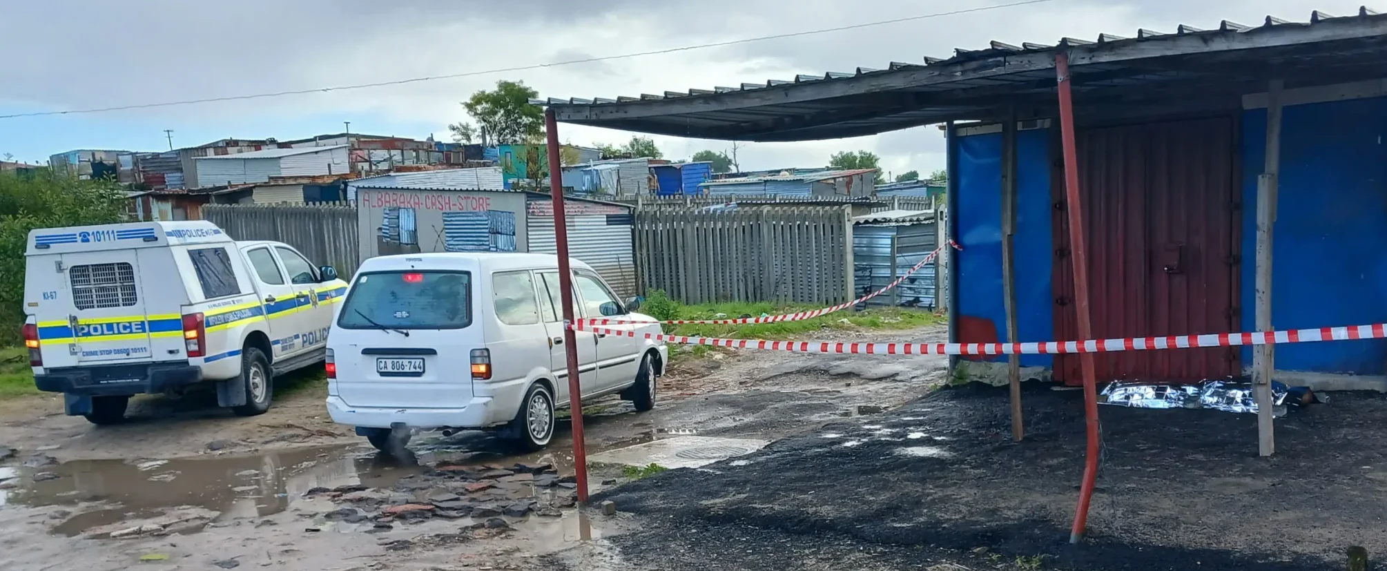 Body found at the veranda of a shop: 'He was screaming for help'