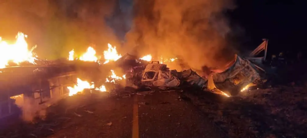 Driver jumps out of burning truck during N1 truck accident